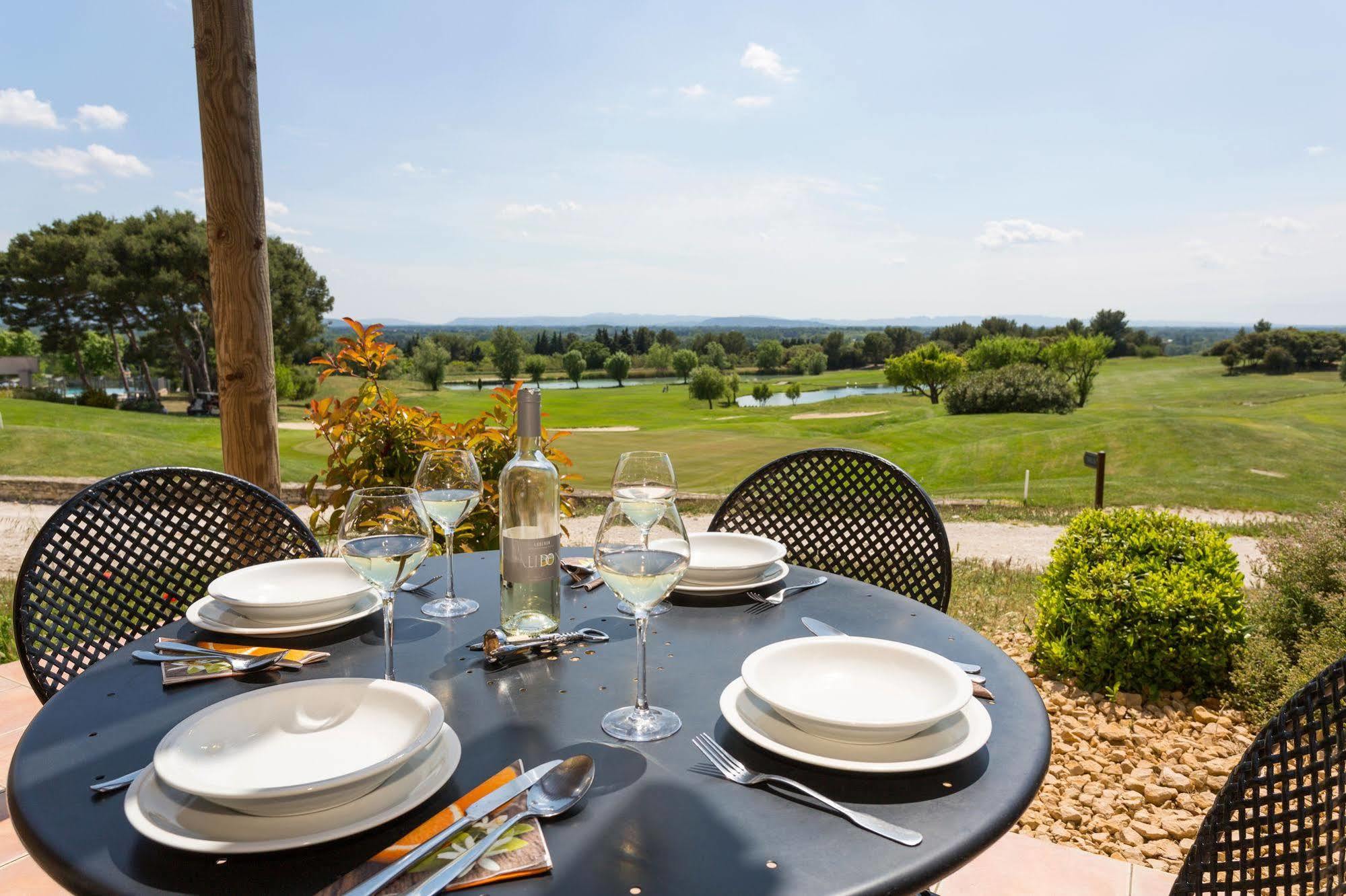 Madame Vacances Domaine Du Provence Country Club Service Premium Saumane-de-Vaucluse Dış mekan fotoğraf